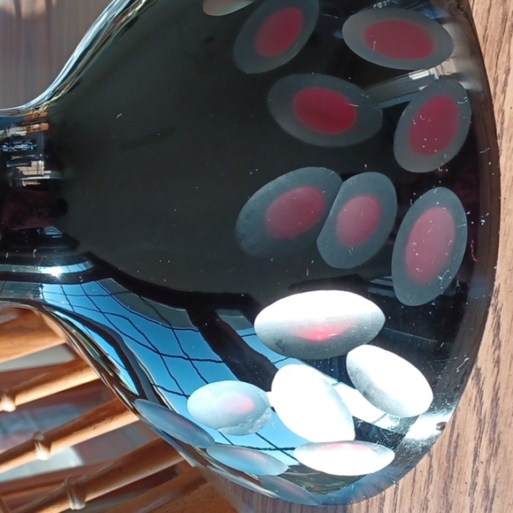 Red glass pedestal fruit bowl, approx 11" dia, 7" tall, etched ovals - Picture 5 of 7